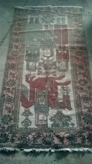 antique and unique fine Baluch, very rare design and beautyfull colours
in a good condition.
. 19th century or even older

size: 208 *109 cm           