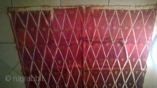 extremly rare and very beautifull antique bagh phulkari in a perfect condition.
Beginning of 20th century this phulkari is handwoven with with grounded cotton and
allover hand- embroidered with pure silk.

size: 247 cm *  ...