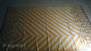 antique and rare Bagh Phulkari from Punjab/ India.

end of the 19th/ beginning of the 20th century

100% cotton fond (handwoven) and all over embroidered by hand with silk

in perfect condition

size: 245,5 *148,5 cm 