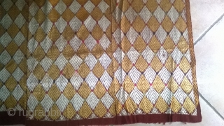 antique and rare indian/punjab bagh phulkari with allover silk embroidery made by handwork on handwoven cotton material.

size: 234 cm * 120 cm

age: end of 19th/ beginning of 20the century 

in perfect condition

  ...