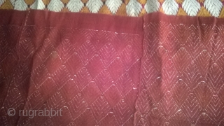 antique and rare indian/punjab bagh phulkari with allover silk embroidery made by handwork on handwoven cotton material.

size: 234 cm * 120 cm

age: end of 19th/ beginning of 20the century 

in perfect condition

  ...