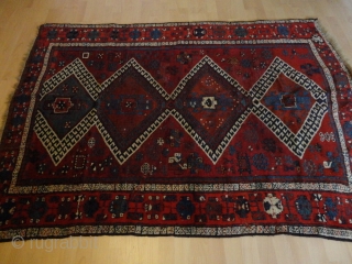 Fine Antique  Yurück  East - Anatolien 19 th. century

  133  X  186  cm  superb  naturel  colours ,slight reweaves ,

  slight  wear  ...