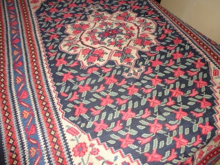 
 Very fine  antique  Senneh / Bidjar  West - Persien Kelim rug round  1900
 143 X 220 cm. Superb natural  colours , perfekt condition .   