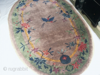 

   Antique  Chinese  rug  93 X 148  cm.
   Superb  naturel  colours,lusterous Wool,
   very  good  condition.    