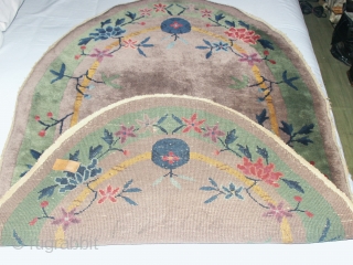 

   Antique  Chinese  rug  93 X 148  cm.
   Superb  naturel  colours,lusterous Wool,
   very  good  condition.    