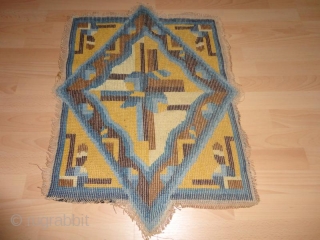   Antique  and  very  rare  Chinese  /  Kansu  rug  61 X 82 cm

  Superb  natural  colours , fine weave   ...