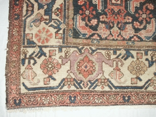    Sehr  schöner  antiker Malayer-West Persien 19 Jh. ca. 114 X 140 cm.
   seltenes kleinen Format,Natur Farben, leider mit Gebrauchspuren.       