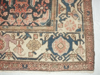    Sehr  schöner  antiker Malayer-West Persien 19 Jh. ca. 114 X 140 cm.
   seltenes kleinen Format,Natur Farben, leider mit Gebrauchspuren.       