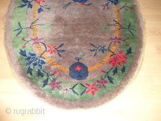 
Antique  Chinese  rug  Art  Deco  round 1920  ,  56 X 74 cm. .
Superb natural colours , rare oval  form ,kelims  end , very  ...