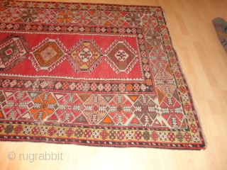     Antique  caucasian   Shirwan    135 X 315 cm , roud  1900

    slight  wear oxydat braun , two very  ...