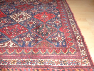 
  Antique  beautiful  small  Afshar  19 th. century  125 X 132  cm

  All  superb natural  colors , quality  wool  ,komplet  ...