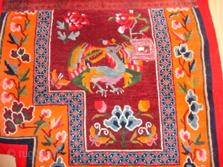 

  Very  fine  and  lovely  Tibetan  saddle rug  round  1920

  134 X 67  cm.  Excellent  condition .    