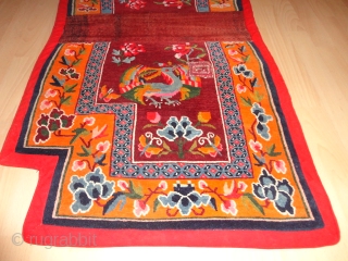 

  Very  fine  and  lovely  Tibetan  saddle rug  round  1920

  134 X 67  cm.  Excellent  condition .    