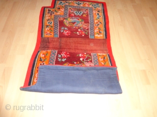 

  Very  fine  and  lovely  Tibetan  saddle rug  round  1920

  134 X 67  cm.  Excellent  condition .    