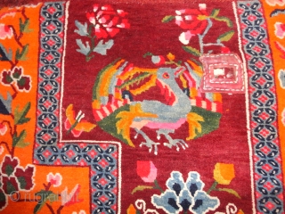 

  Very  fine  and  lovely  Tibetan  saddle rug  round  1920

  134 X 67  cm.  Excellent  condition .    