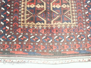    Fein  antik  Belutch  19 th. 78 X 145  cm.
   Very slight mothdamage , otherwise in good
   condition with soumakh end . 