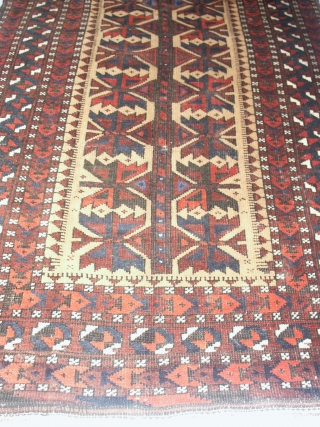    Fein  antik  Belutch  19 th. 78 X 145  cm.
   Very slight mothdamage , otherwise in good
   condition with soumakh end . 