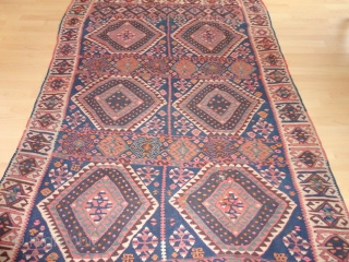 
   Antique  Waramin  Kurd  Kelim  West-Persian  round  1920
   148 X 230  cm.  fine  weave , Natural  colours ,  ...