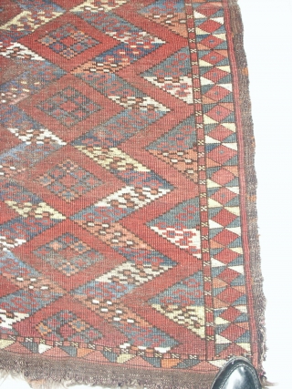 
   Very  rare  Antik  Ersari-Beshir mid  19  century .
   Shows  wear  in  places .       