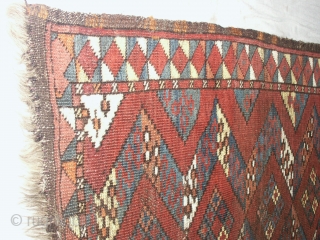    Very  rare  antique  Ersari- Beshir  mid 19 th. century
   145 X 218 cm. shows  wear.        