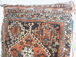   Outstanding and superb antique  Luri / Qashgaii Saddlebag
   60 X 65 cm. ,wonderful excellent  quality wool,extraordinary natural
  dyes , perfkt  condition .   