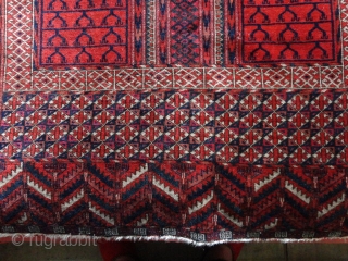 

   Antique  Tekke  Hatshlu  122 X 155  cm.  Natural  Colors ,

   very  fine  wool . slight  wear  in  ...