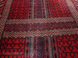 

   Antique  Tekke  Hatshlu  122 X 155  cm.  Natural  Colors ,

   very  fine  wool . slight  wear  in  ...