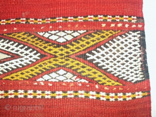 
  Very rare antique  Marocan wedding kelim  169 X 292 cm.
  superbe  colours , wool with   cotton and silk.
  very  good  condition  ...