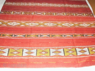 
  Very rare antique  Marocan wedding kelim  169 X 292 cm.
  superbe  colours , wool with   cotton and silk.
  very  good  condition  ...