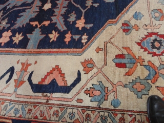   Magnificent  antique  Serapi  Nord-West  Persien , 19 th. century  320 X 417 cm.

  Fantastik  amasing  colors , quality wool , fine   ...