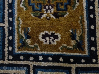 
   Nice  old  chinese  Peking  Baby  rug  56 X 74  cm. , round  1920

   Natural  colors , camel wool  ...