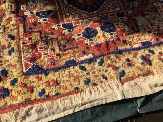 Central Anatolian Fragment - super rare - Ghirlandaio Medaillon - natural Colors - soft wool on wool mounted on linen / Size: 158 x 120 cm / clean
an absolut rare Fragment  