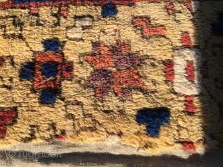 Central Anatolian Fragment - super rare - Ghirlandaio Medaillon - natural Colors - soft wool on wool mounted on linen / Size: 158 x 120 cm / clean
an absolut rare Fragment  