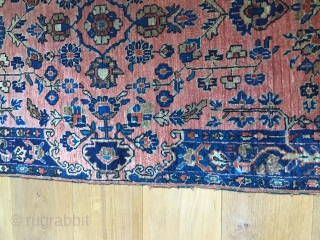 Sarouk approx. 1910 in a used condition/ in need of small repairs but still a small decorative rug. Size: 118 cm x 65 cm.         