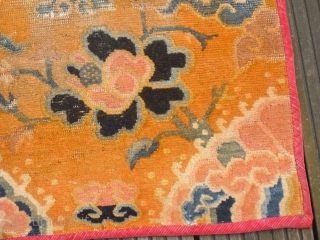 Tibet Fragment - Antique - worn condition with damages - but soft an glossy wool, size: 51cm x 83 cm / shipping worldwide          