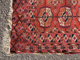 Tekke
FRAGMENT
Dowry rug
89 cm x 92 cm
2nd Half of 19th century - maybe around 1875 or older?
great colors
would benefit from a wash
I think all colors are natural       