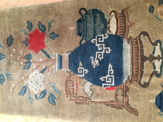 A small Pao Tao pictorial rug, probably from around 1920, needs a wash and one end needs restoration. The wool is very soft - very decorativ, Size: 117 x 66 cm  