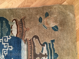 A small Pao Tao pictorial rug, probably from around 1920, needs a wash and one end needs restoration. The wool is very soft - very decorativ, Size: 117 x 66 cm  