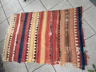 Antique 
Anatolian Kelim/ Kilim

maybe from the mid of 19th century (approx. 1850) maybe earlier?
great natural colours

in a worn condition

Size: 140 cm x 90 cm

tammo_koenig@aol.com         