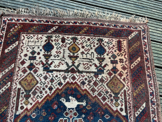 South West Persian 
Khamseh prayer rug
dated probably from the 
beginning of the 20th century

total unique drawing

with stains and small damages 
at the side cords
would benefit from a wash
glossy wool

World wide shipping possible 