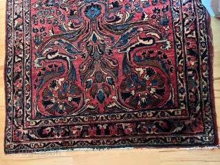 US Sarough/ Sarouk
probably from around 1910 - 1920
still decorative
needs some small work, but still worth
meaty and glossy wool
Size approx 140 cm x 90 cm
shipping worldwide possible, feel free to ask for shipping  ...