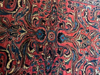 US Sarough/ Sarouk
probably from around 1910 - 1920
still decorative
needs some small work, but still worth
meaty and glossy wool
Size approx 140 cm x 90 cm
shipping worldwide possible, feel free to ask for shipping  ...