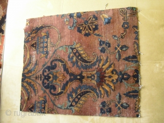 Persian Fragment (Kerman or Keshan) - 19th - great colours - shiny wool - brown slightly corroded - size: 52cm x 45cm           