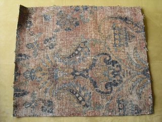 Persian Fragment (Kerman or Keshan) - 19th - great colours - shiny wool - brown slightly corroded - size: 52cm x 45cm           