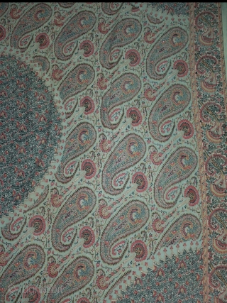 Châle de lune indien du Cachemire antique du 1810e au 1820e siècle, de couleur turquoise rare »
Dans de magnifiques combinaisons de couleurs de design, tailles 5,5 pieds par 5,5 pieds,
Kashmire shawl  
