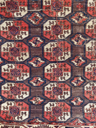 Antique Chodor Turkmen main carpet, 6'8 x 8'6, first half of the nineteenth century. A field of classic Chodor 'Tauk Nuska' guls with 'chuval gul' minor elements. An early example as indicated  ...