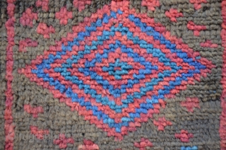 Baluch bag, front and back side, 89 x 53 cm, ca. 1930, meaty floor with shiny wool.                