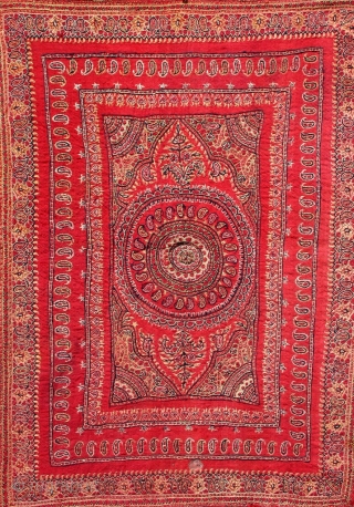 ANTIQUE KASHMIR OR KIRMAN EMBROIDERY 1800-1850
27 x 20 inches.                        