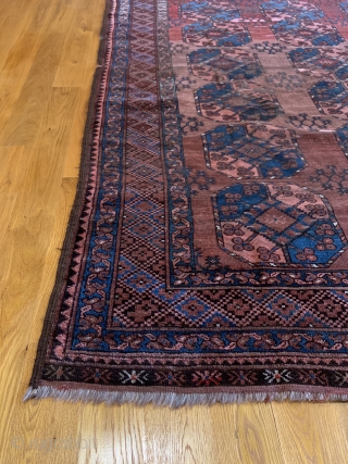 Antique Ersari Main Carpet. Late 19th Century. The field is arranged with a 3x7 row format of Gulli Gols that vary in size. Of special note is the three shades of abrash  ...