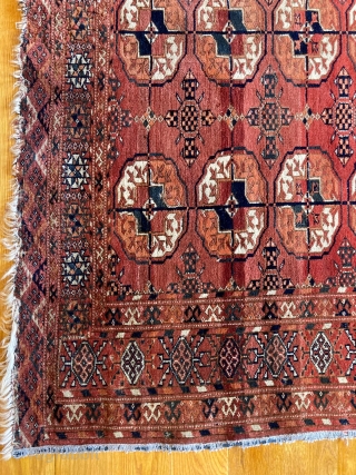 6'7" x 5' Tekke Main Carpet [071]

A small antique Tekke Main carpet. This piece features a 3 x 11 gol pattern with a rose madder field. With eight vibrant colors, this carpet  ...